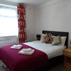 Metro House Star Londra